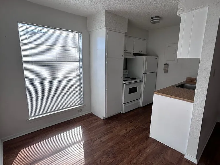 2803 Hemphill Park #B101 — Photo 9