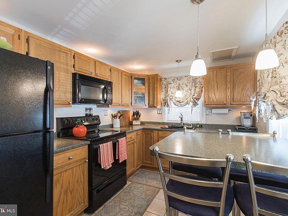 4th image of 47 Bunting Ln