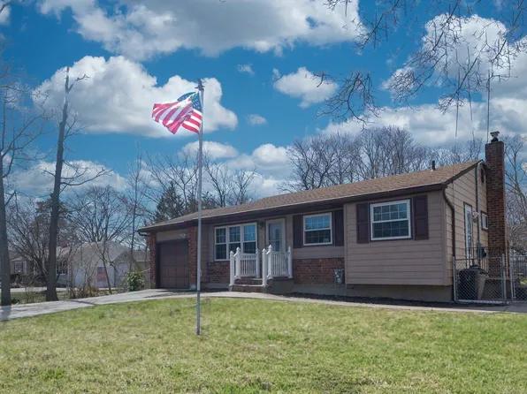 1418 Manatuck Boulevard, Bay Shore, NY 11706