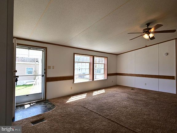 5th image of 31 Terrace Dr