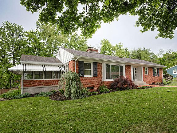 3rd image of 27 Hampton Ave