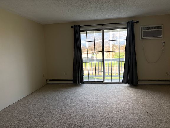 4th image of 6820 Plaza Dr #5