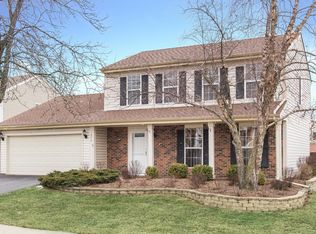 1073 Cliff View Ln, Carol Stream, IL 60188