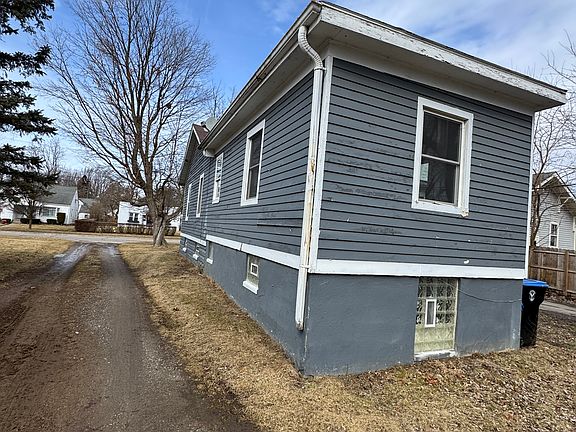 2nd image of 1221 S Congress St