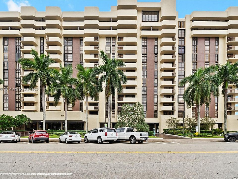 1st image of 600 Biltmore Way APT 819