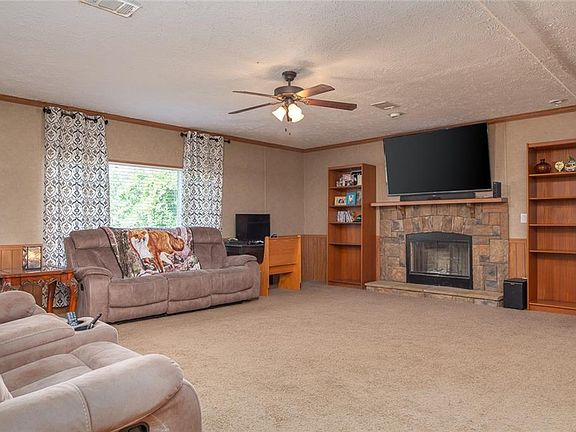 3rd image of 132 Sandy Ln
