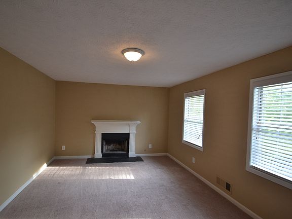 3rd image of 3221 Summer Wood Cir