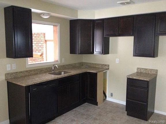 5th image of 9954 Laurence Ave