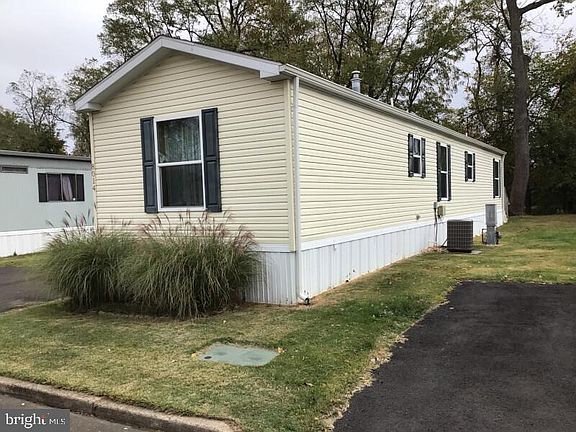 3rd image of 8014 Woodside Dr
