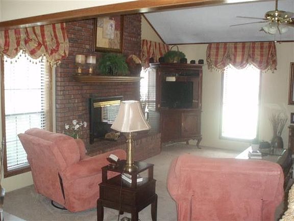 4th image of 403 Sylvan Lakes Dr