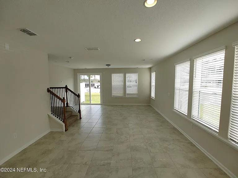11253 Minnetta Ct — Photo 11