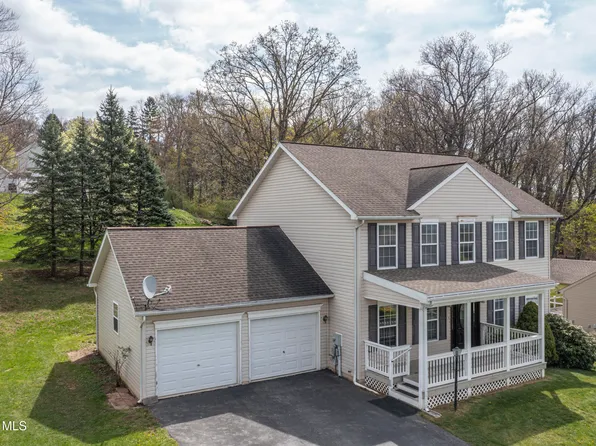 739 Chapel Dr, Altoona, PA 16602