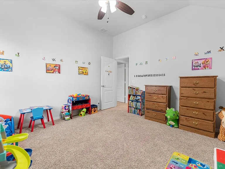 2760 Richard St — Photo 28