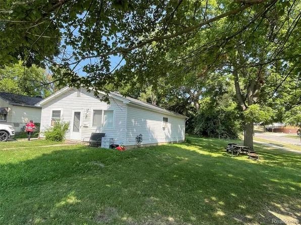 864 Terry Ave, Pontiac, MI 48340