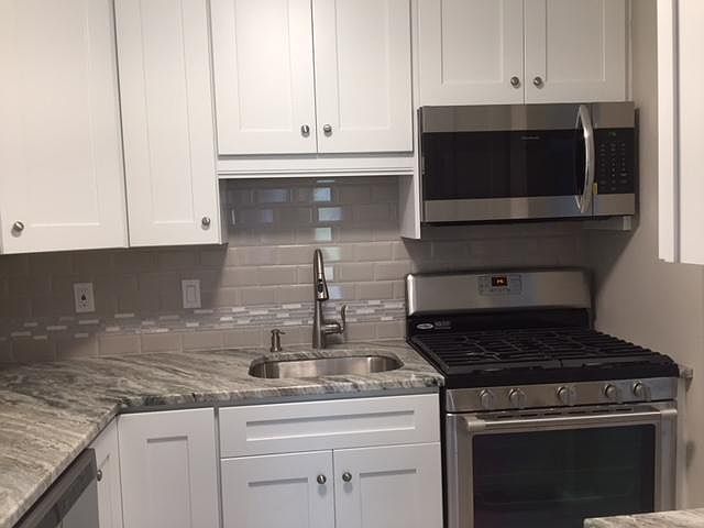 Kitchen, gas range, MW