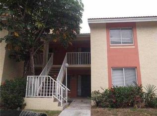 1102 The Pointe Dr, West Palm Beach, FL 33409