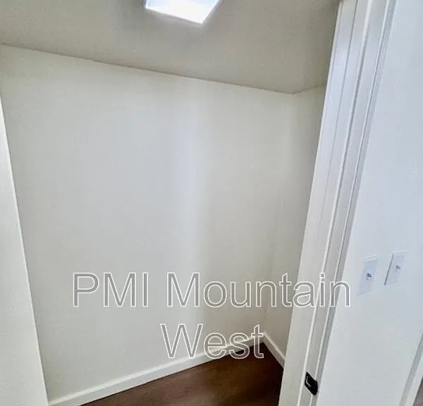 1187 29th St — Photo 21