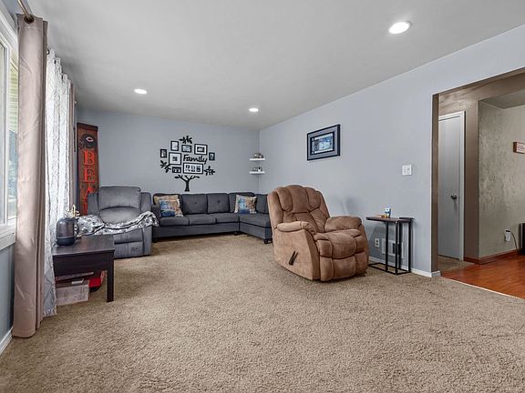 4th image of 1530 S Walden Ave