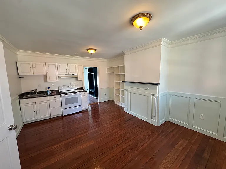 1 Royal St SW #A — Photo 4