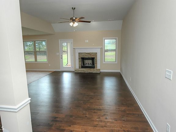 3rd image of 44 Smith Cir #27