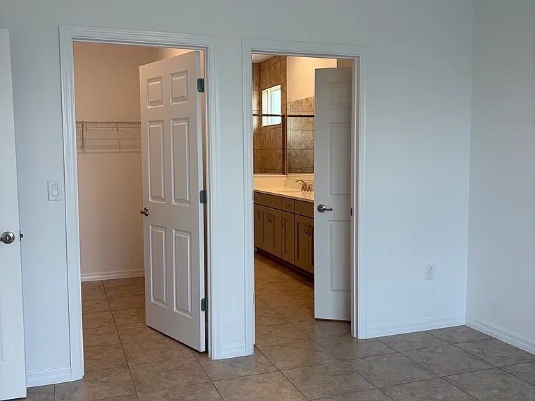 5754 SW 71st Ave — Photo 18