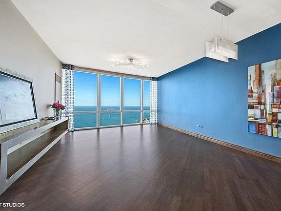 5th image of 1211 S Prairie Ave APT 4802