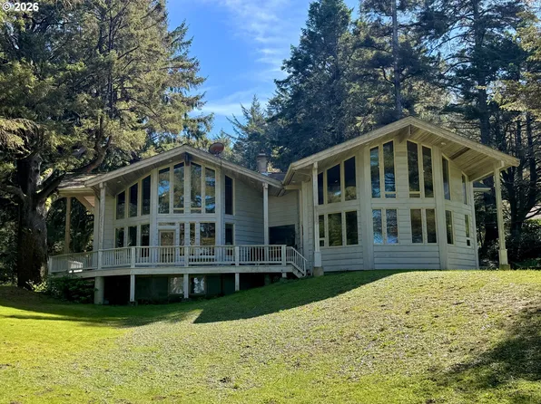 31640 Spruce Dr, Gold Beach, OR 97444