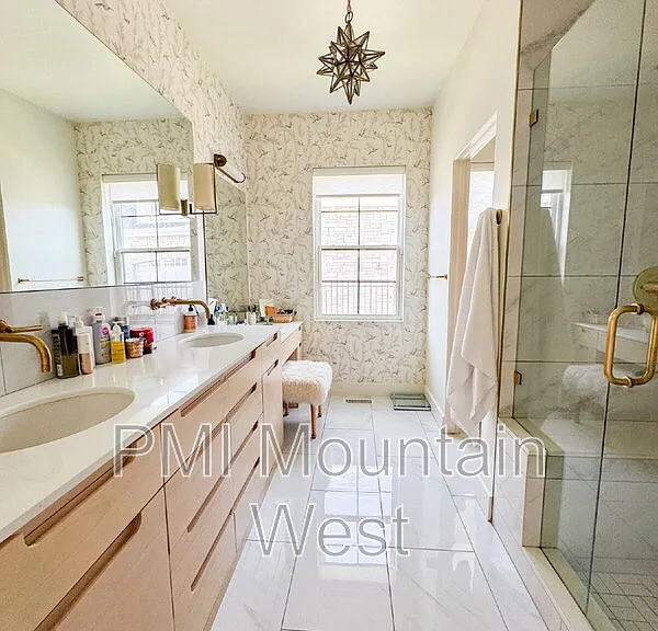 703 N 920 E — Photo 4