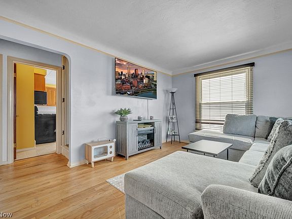 3rd image of 5907 Allanwood Dr