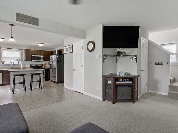 4th image of 715 Westpointe Dr