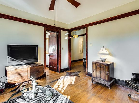 3rd image of 5955 N Lakewood Ave #3S