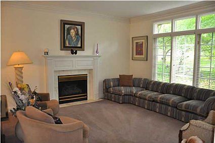 3rd image of 1017 Creekside Ct