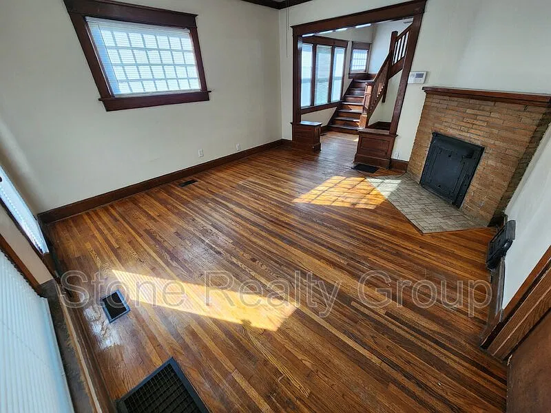 4 bed, 1.0 bath, $1,200 — Photo 3