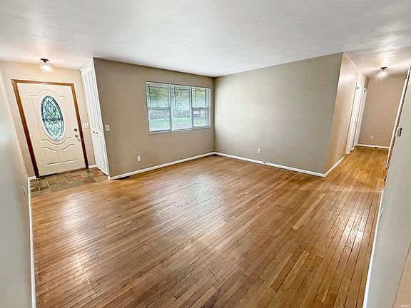 3rd image of 3710 Hickory Ln
