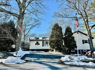 34 Rollins Trl, Hopatcong, NJ 07843