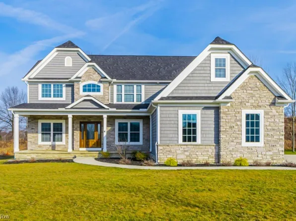 285 Grappa Farms Dr, Highland Heights, OH 44143