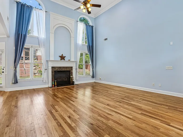 810 Freedom Way — Photo 17