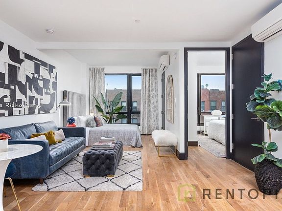 4th image of 1134 Fulton St #558