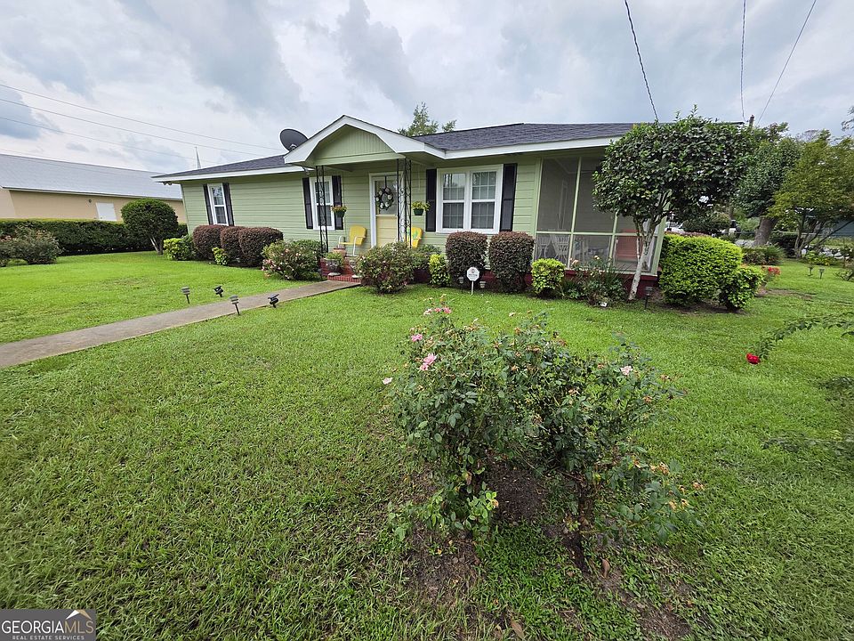 1st image of 9 Pecan Dr