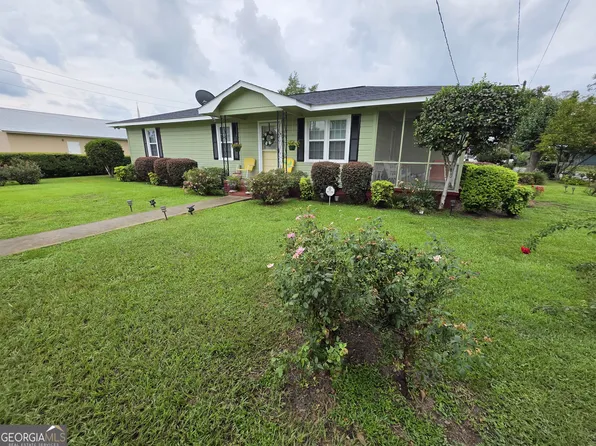 9 Pecan Dr, Hazlehurst, GA 31539