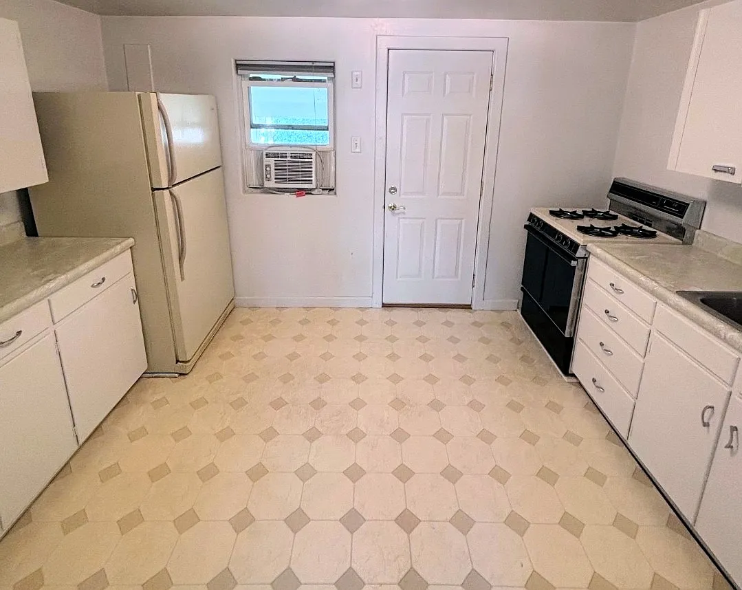 2 bed, 950 sqft, $1,250 — Photo 3