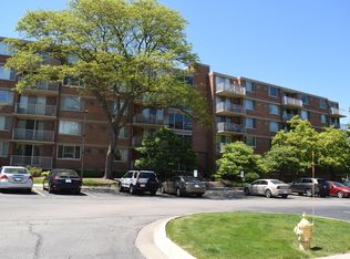 2222 S Stewart Ave APT 1H, Lombard, IL 60148