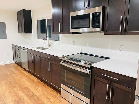 3rd image of 15213 S Park Bluff Way