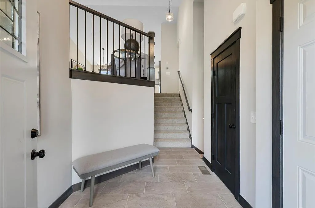 5 bed, 2707 sqft, $3,990 — Photo 3