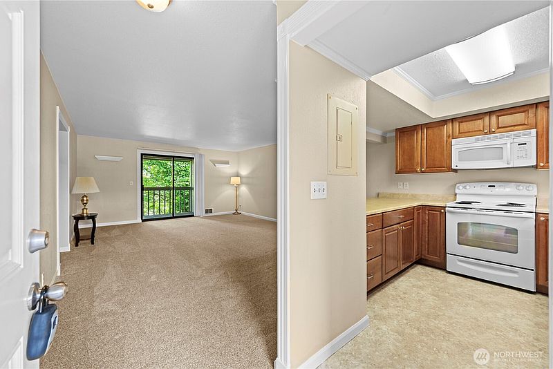 5th image of 1523 Sunset Place