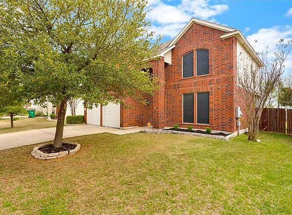 3rd image of 1203 Laurel Oak Trl