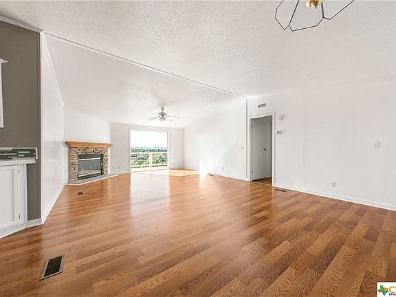 5th image of 400 Stenen Dr