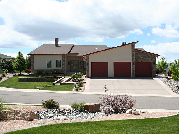 Soft contemporary exterior