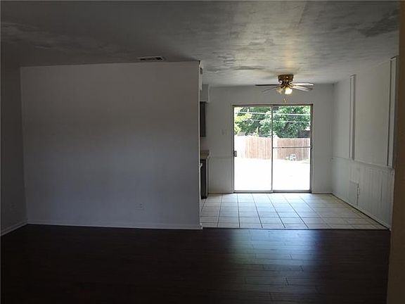 3rd image of 2832 Belhaven Dr