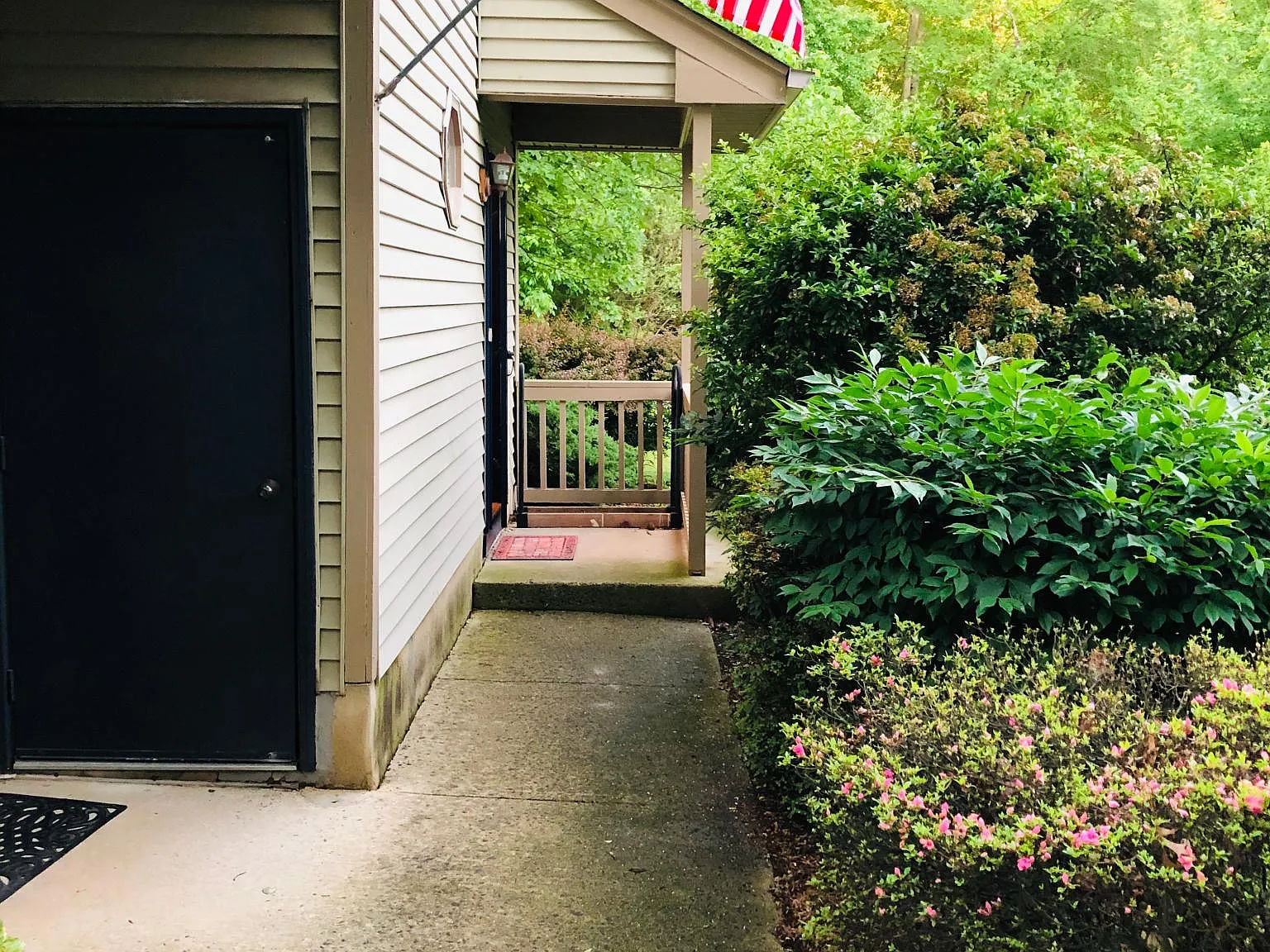 2 bed, 1.5 bath, 1176 sqft, $2,375 — Photo 2